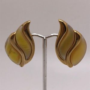 VTG Butler Clip on Wings Shape Earrings